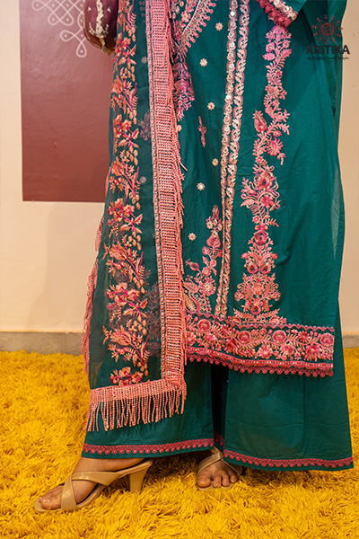Afroz Suit Gallery Image 1