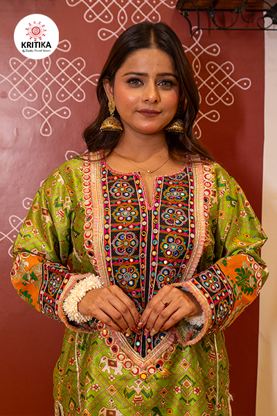 Divisha Suit