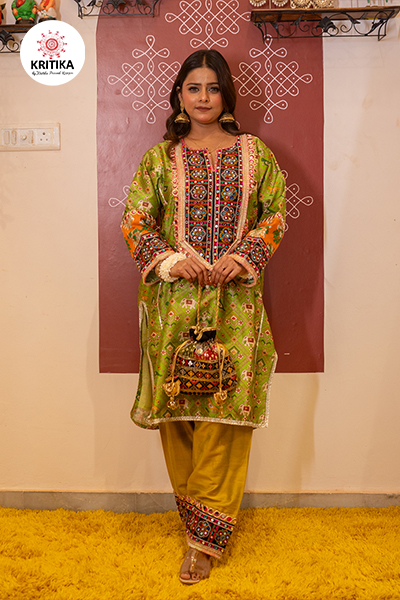 Divisha Suit