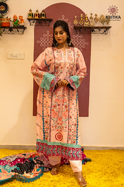 Gulnaar Suit Gallery Image 4