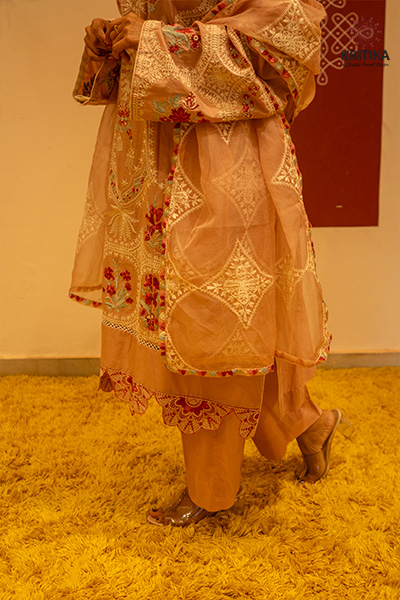 Gulposh Suit Gallery Image 4