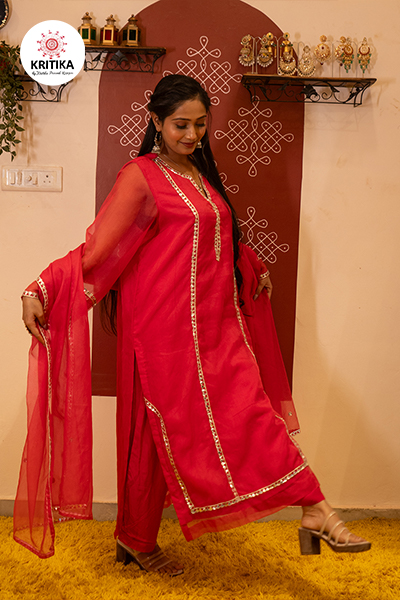 Mahivika Suit