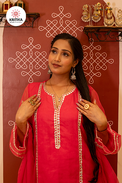 Mahivika Suit