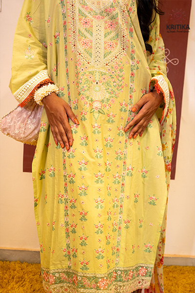 Noor Suit Gallery Image 5