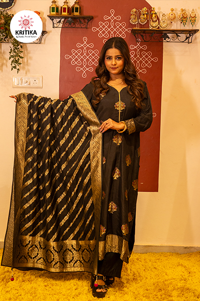 Sharvya Suit