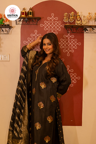 Sharvya Suit